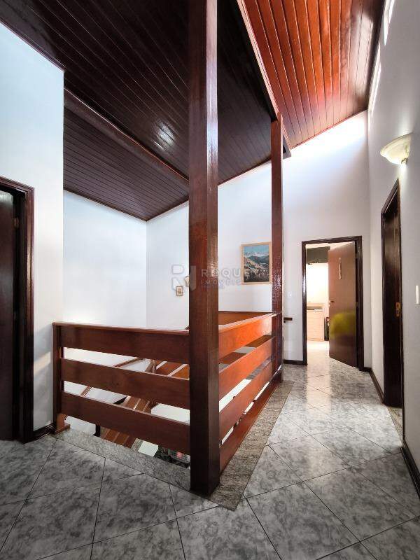 Casa Residencial à venda no bairro Jardim Residencial Dona Santina Paroli Peccinini: CORREDOR INTERNO