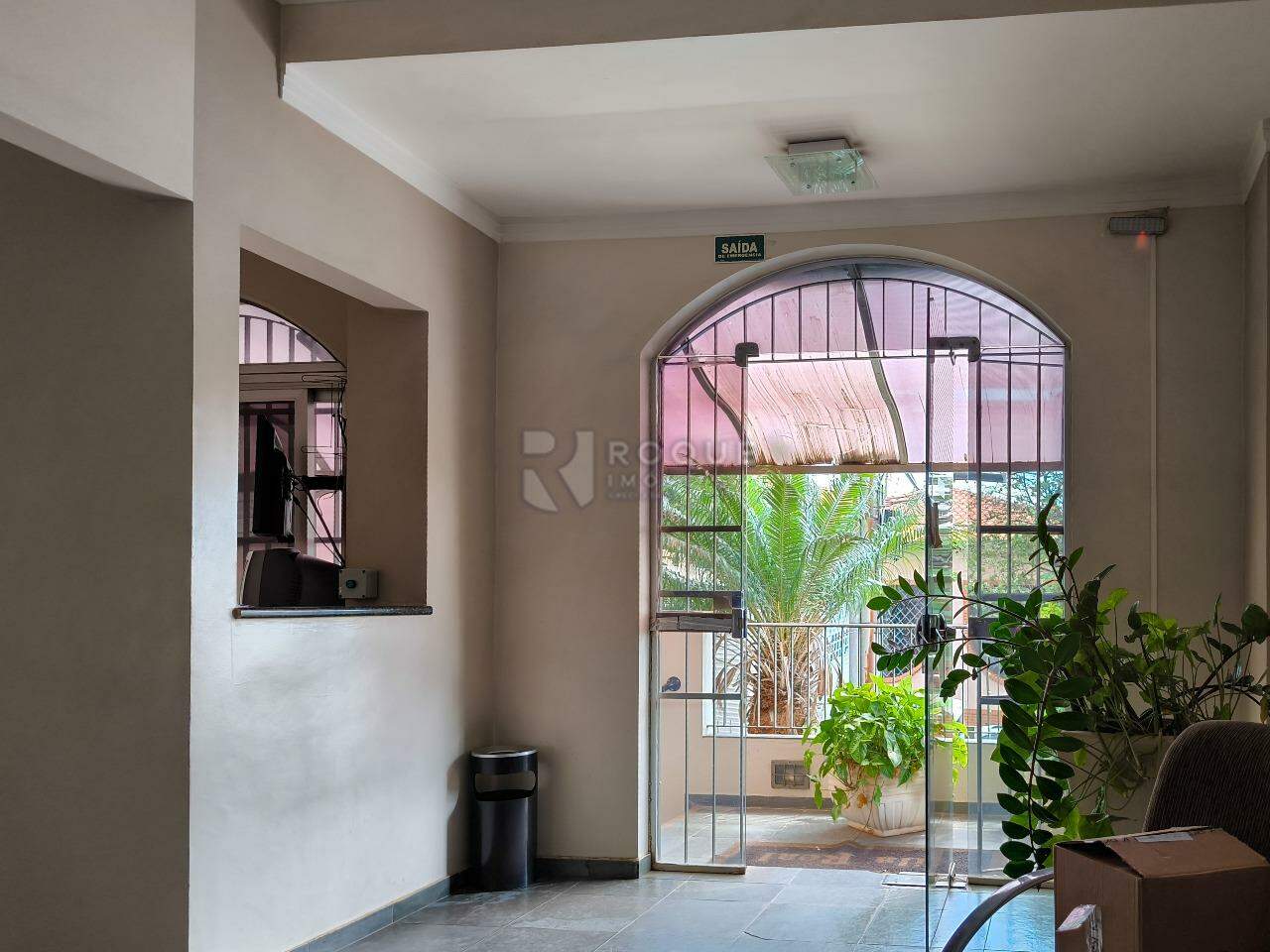 Apartamento à venda no bairro Centro: HALL DO PRÉDIO