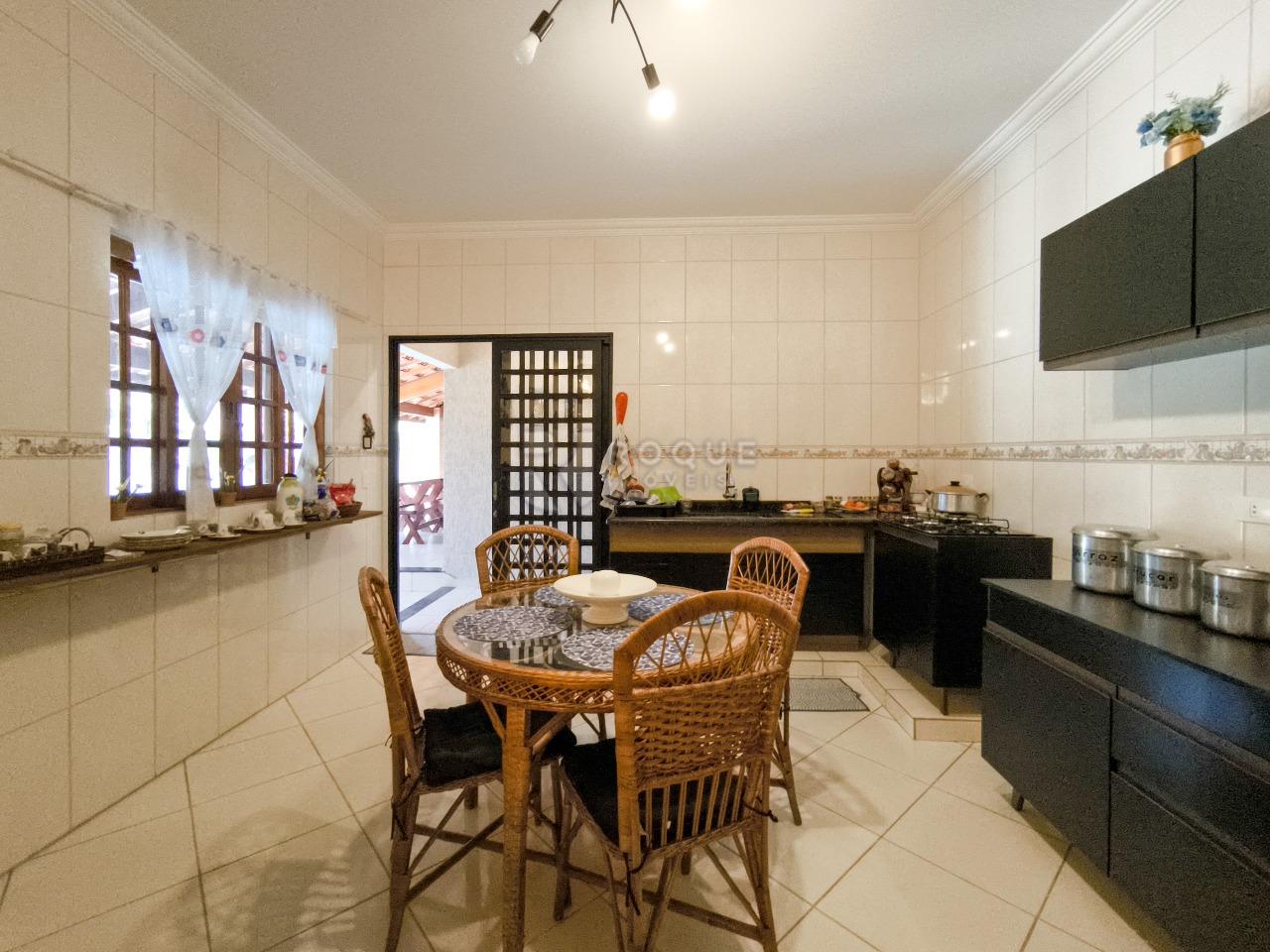 Chácara à venda no bairro Pires de Cima: COZINHA