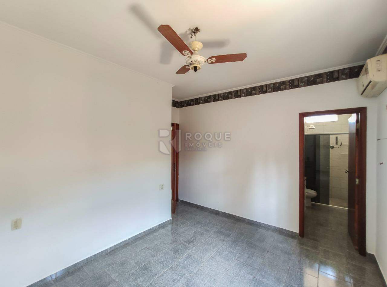 Casa Residencial para aluguel no bairro Jardim Paulista: Dormitório 3 suíte 