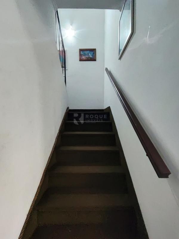 Salas/Conjuntos para aluguel no bairro Centro: Escada de acesso