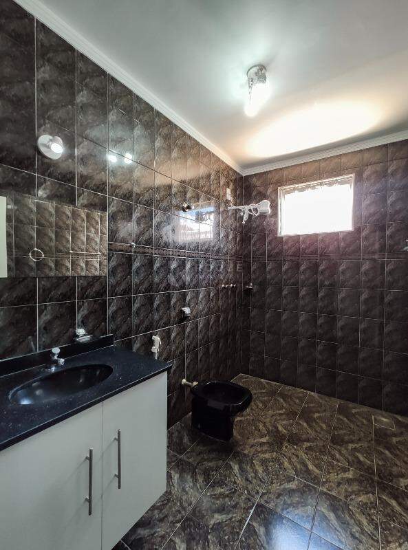 Casa Residencial para aluguel no bairro Jardim Residencial Dona Santina Paroli Peccinini: WC social