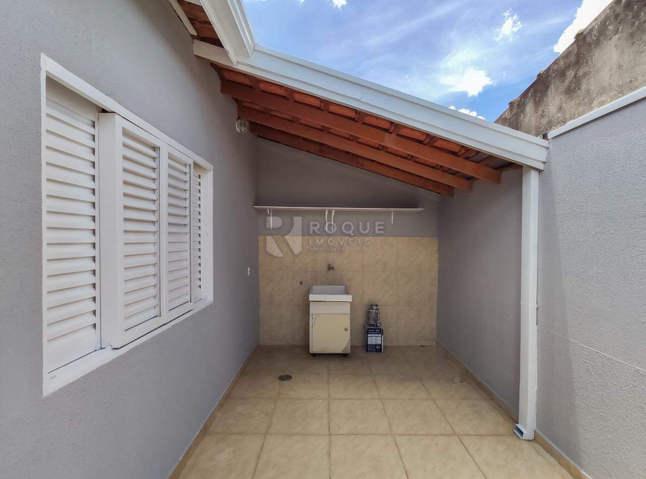 Casa Residencial para aluguel no bairro Jardim Residencial Dona Santina Paroli Peccinini: Área de serviço 