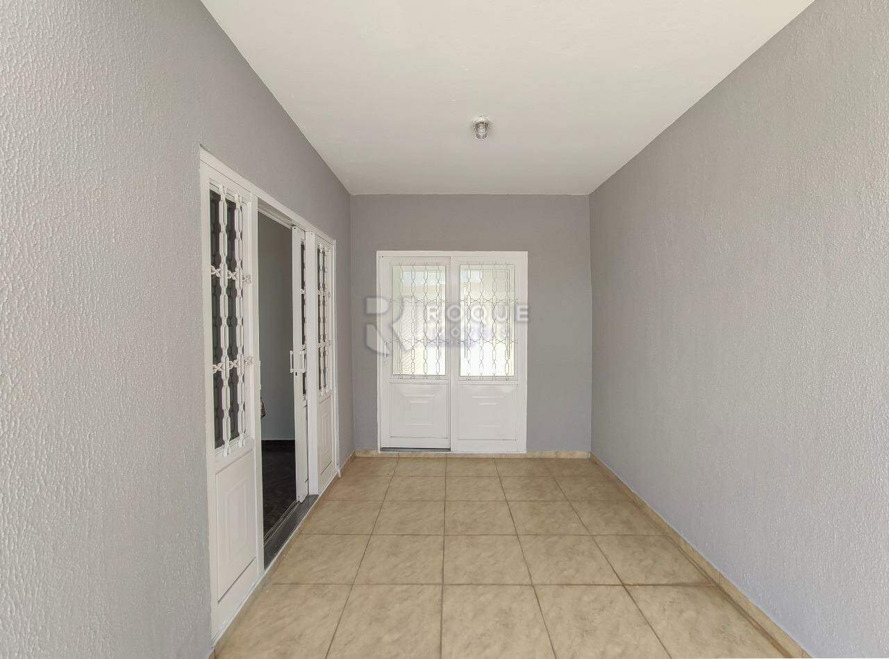 Casa Residencial para aluguel no bairro Jardim Residencial Dona Santina Paroli Peccinini: Garagem 