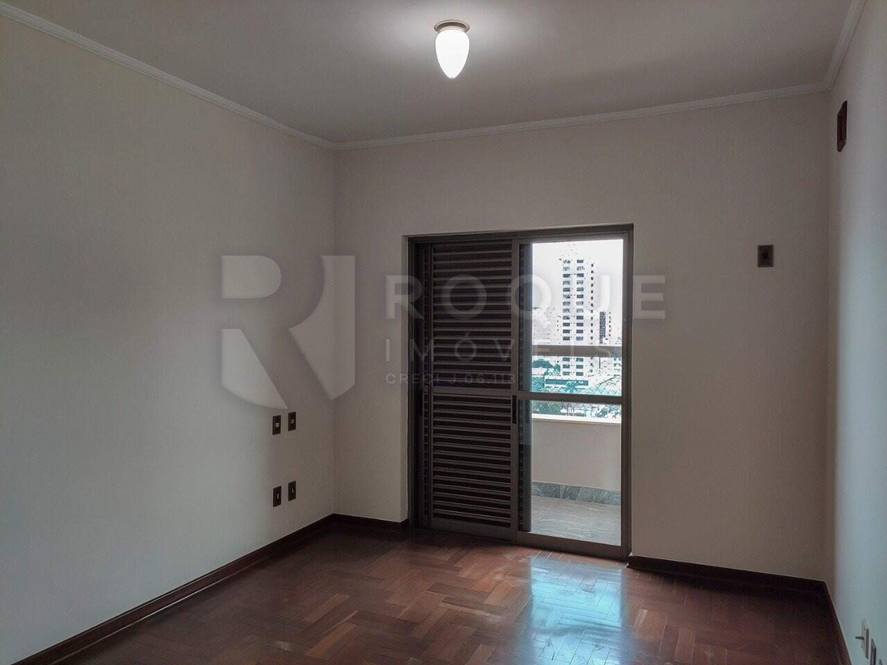 Apartamento à venda no bairro Centro: Dormitório 4 Suíte