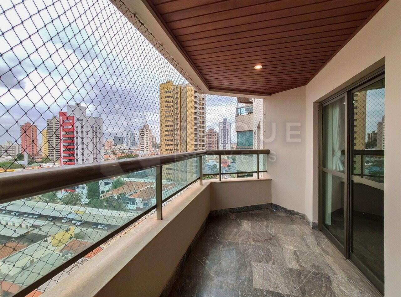 Apartamento à venda no bairro Centro: Sacada