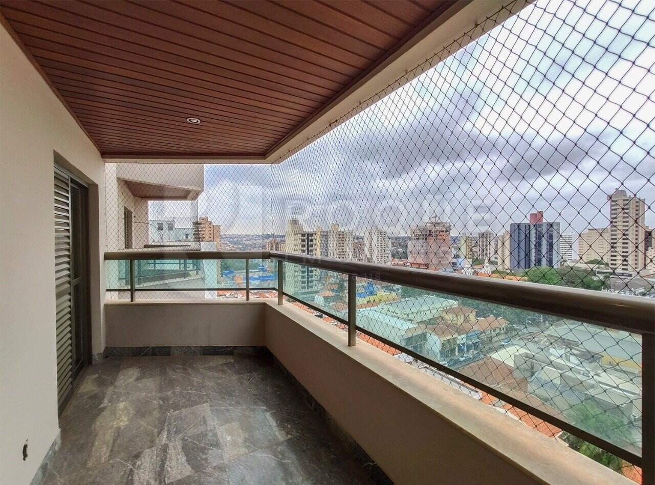 Apartamento à venda no bairro Centro: Sacada