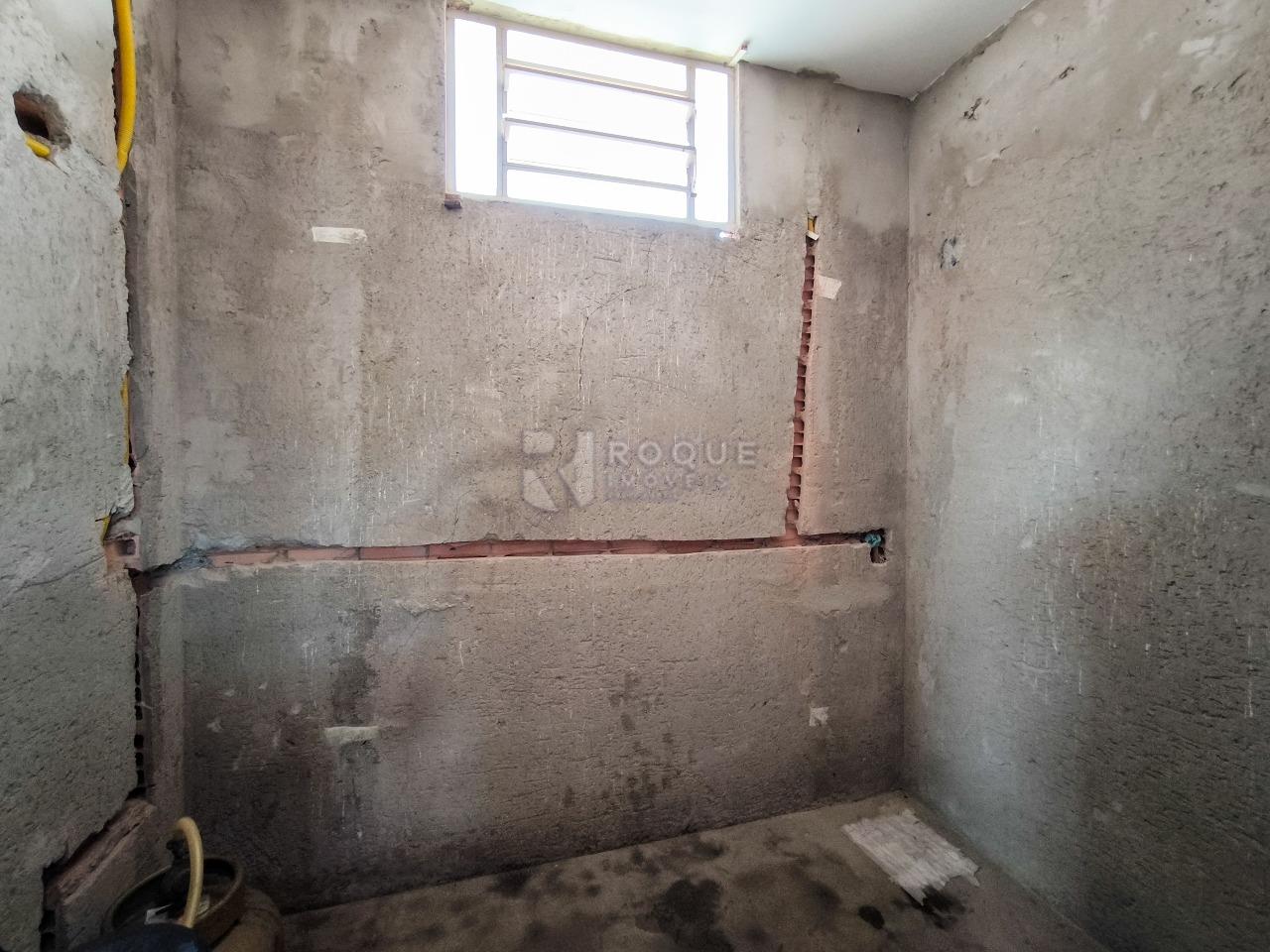 Casa com salão à venda no bairro Jardim Boa Esperança: BANHEIRO SOCIAL 2 APARTAMENTO