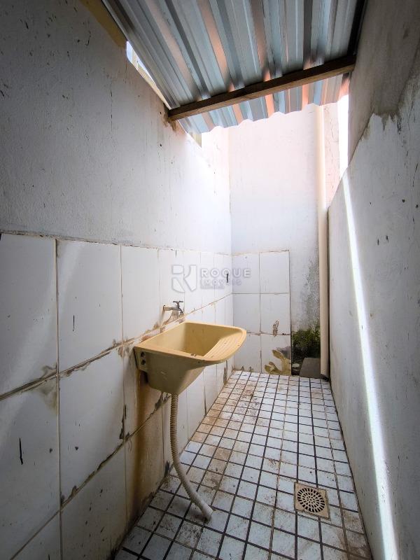 Casa com salão à venda no bairro Jardim Boa Esperança: LAVANDERIA APARTAMENTO