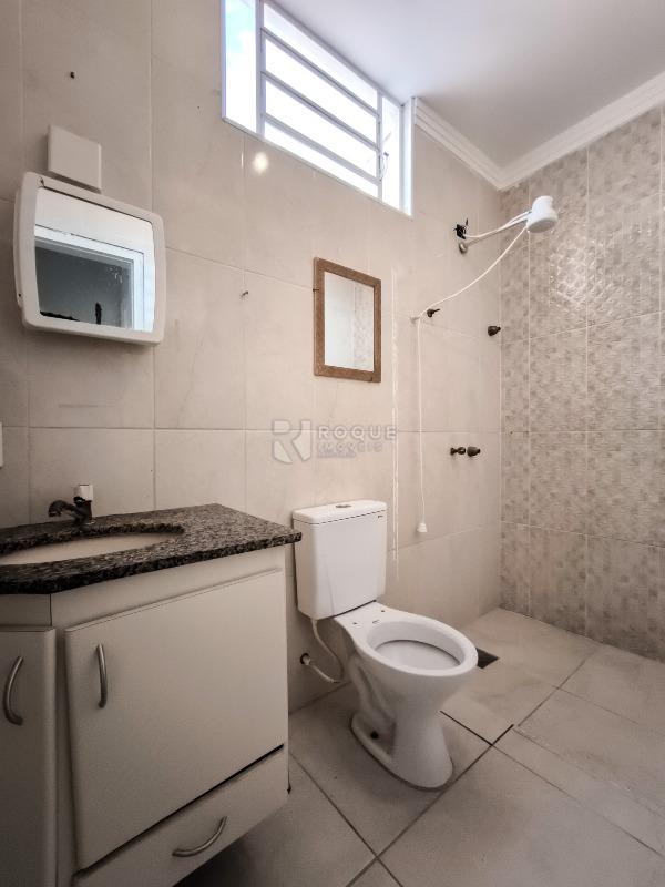 Casa com salão à venda no bairro Jardim Boa Esperança: BANHEIRO SOCIAL 1 APARTAMENTO