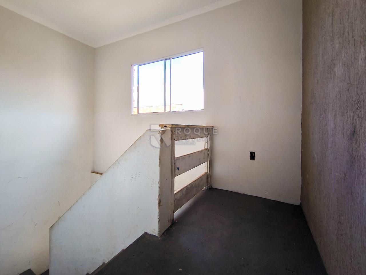 Casa com salão à venda no bairro Jardim Boa Esperança: ACESSO APARTAMENTO