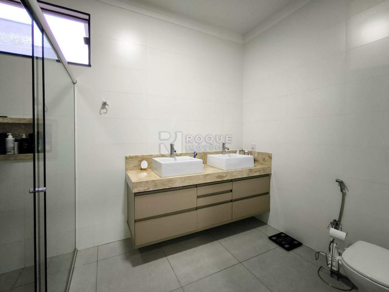 Casa em condomínio à venda no bairro Terras de São Bento II: WC SUÍTE