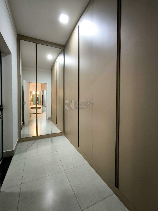 Casa em condomínio à venda no bairro Terras de São Bento II: CLOSET