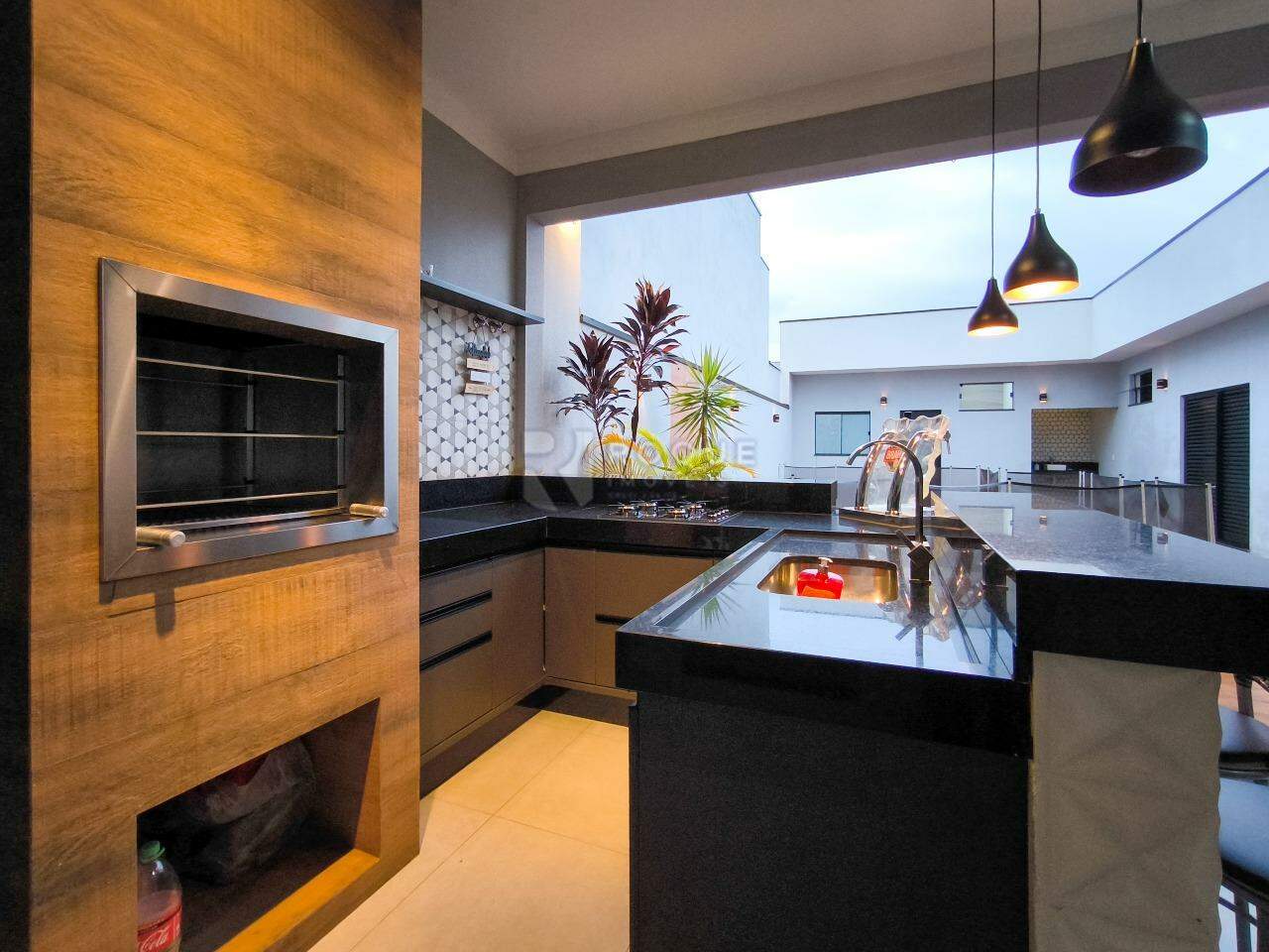 Casa em condomínio à venda no bairro Terras de São Bento II: CHURRASQUEIRA