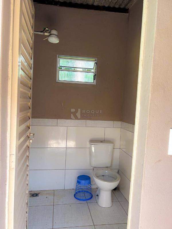 Chácara à venda no bairro Condomínio Tamanduá: banheiro externo