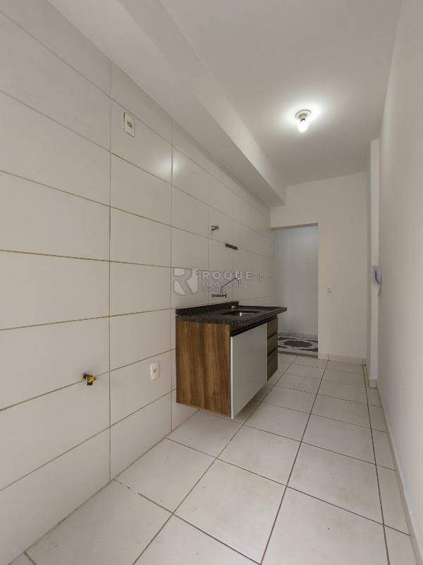 Apartamento à venda no bairro Chácaras Antonieta: COZINHA