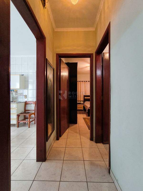 Casa Residencial à venda no bairro Jardim São Roque: CORREDOR INTERNO