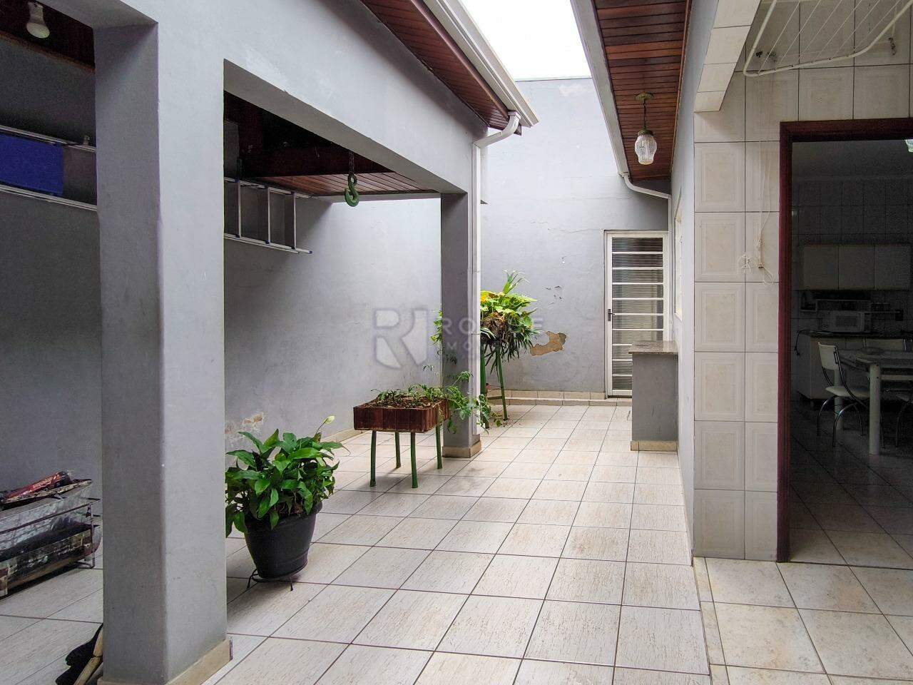 Casa Residencial à venda no bairro Jardim São Roque: QUINTAL