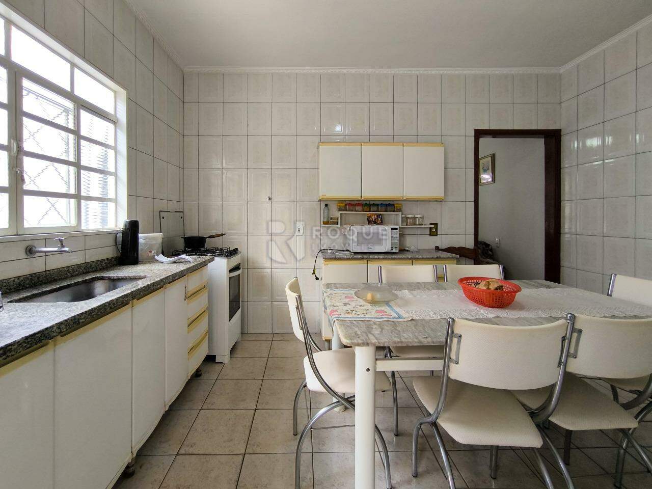 Casa Residencial à venda no bairro Jardim São Roque: COZINHA