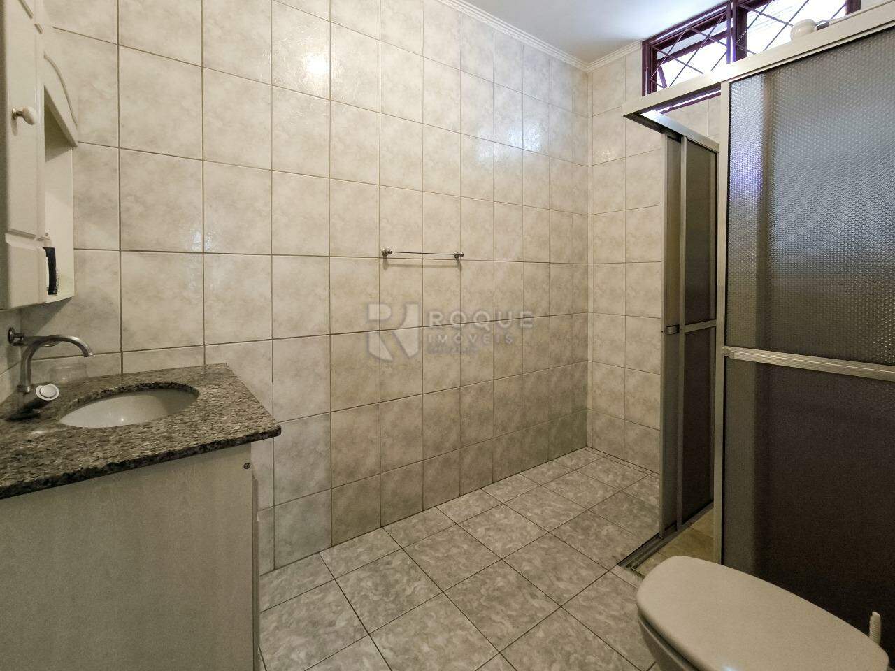 Casa Residencial à venda no bairro Jardim São Roque: BANHEIRO SOCIAL