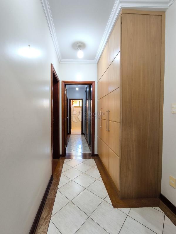 Casa em condomínio à venda no bairro Parque São Bento: ROUPEIRO