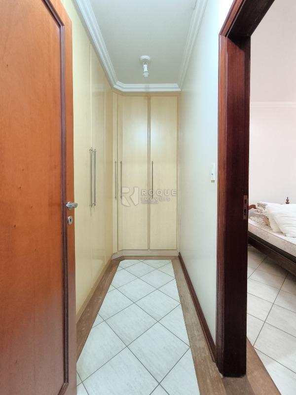 Casa em condomínio à venda no bairro Parque São Bento: CLOSET DEMI SUÍTE 1