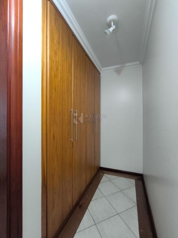 Casa em condomínio à venda no bairro Parque São Bento: CLOSET SUÍTE