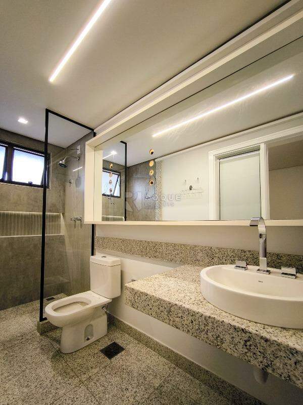 Apartamento à venda no bairro Centro: WC SUÍTE 1
