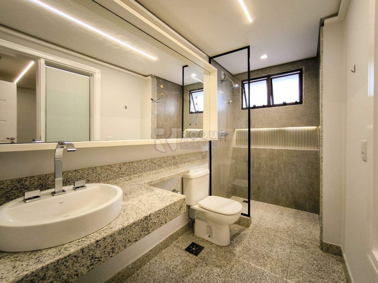 Apartamento à venda no bairro Centro: WC SUÍTE 2