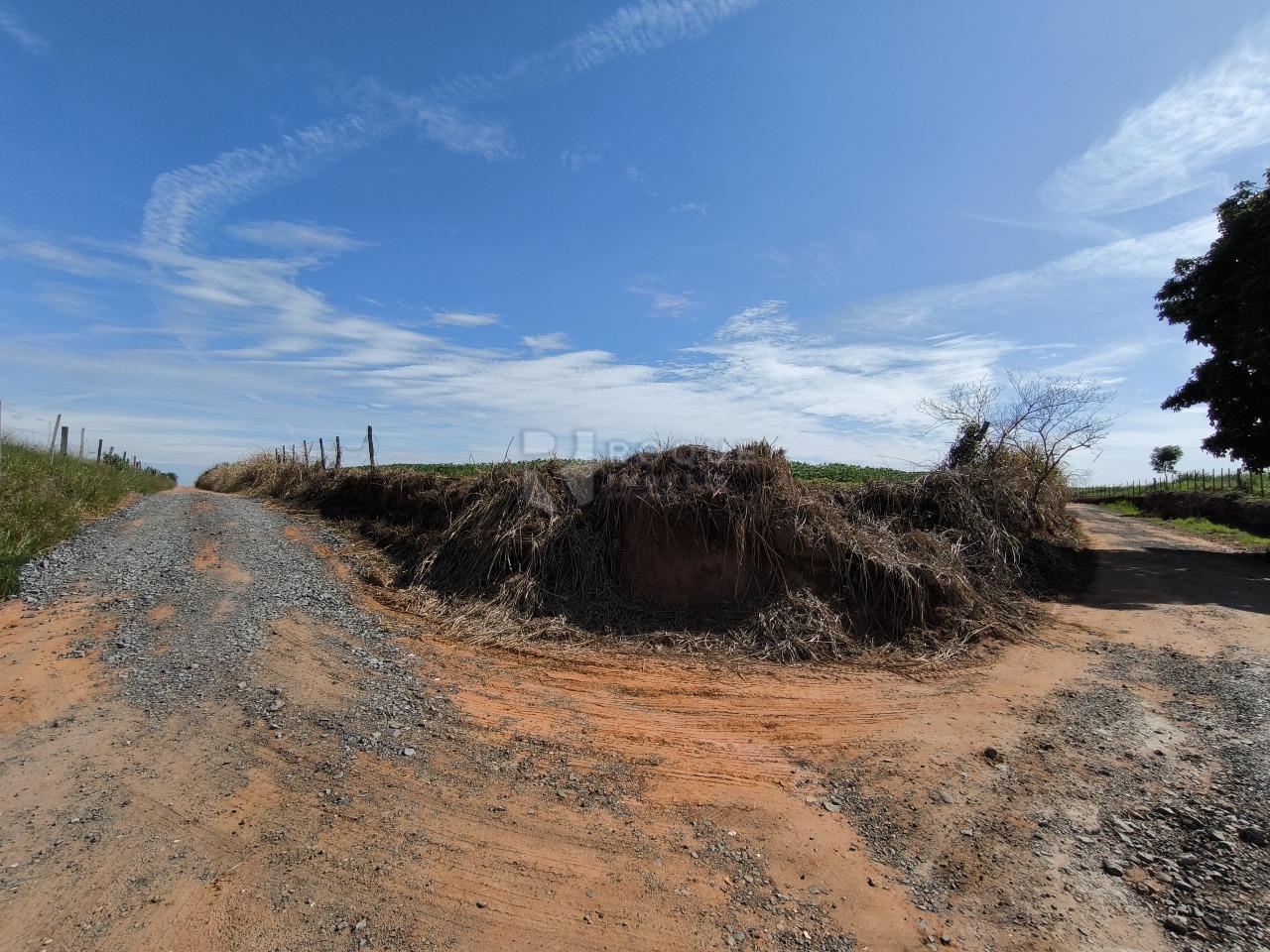 Área à venda no bairro Bairro dos Lopes: 