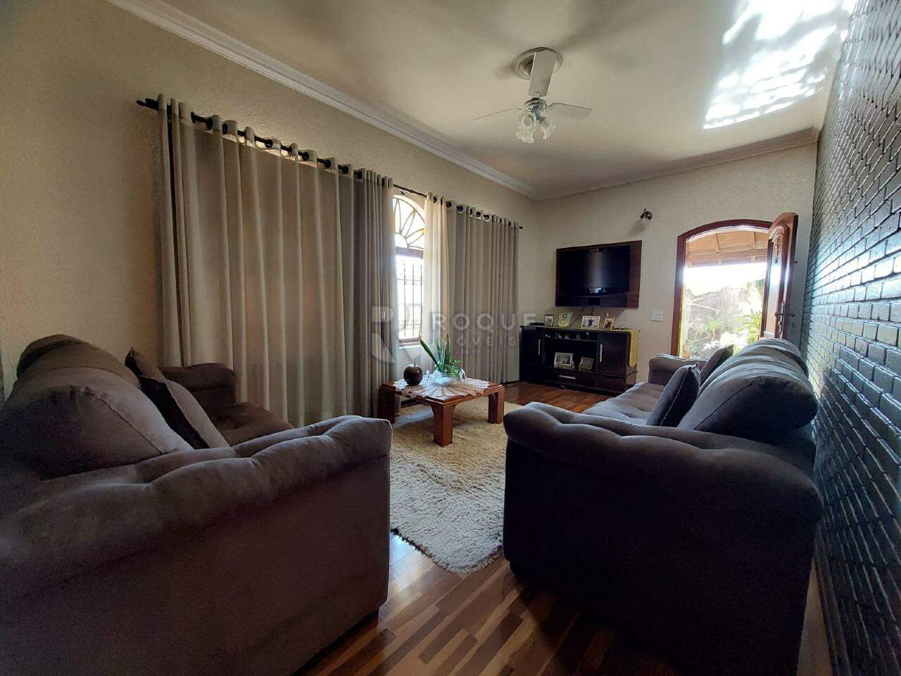 Casa Residencial à venda no bairro Vila Castelar: 
