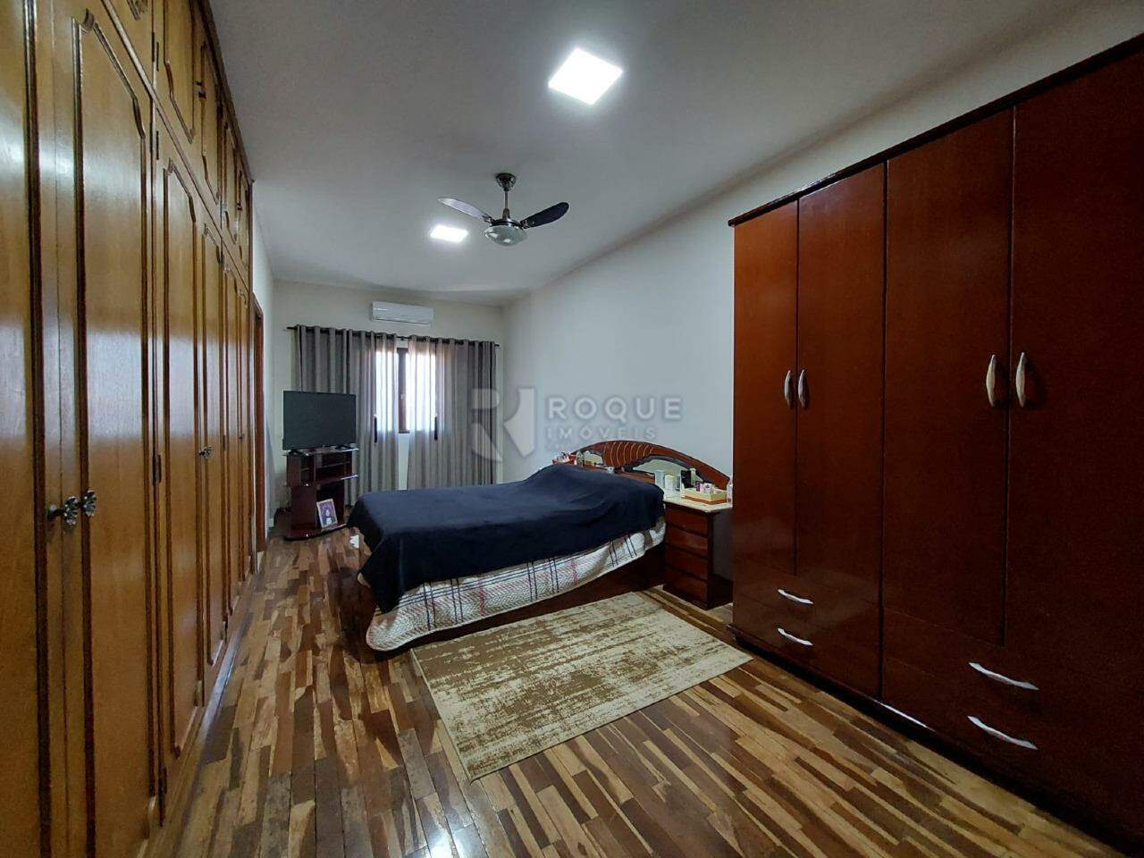 Casa Residencial à venda no bairro Vila Castelar: 