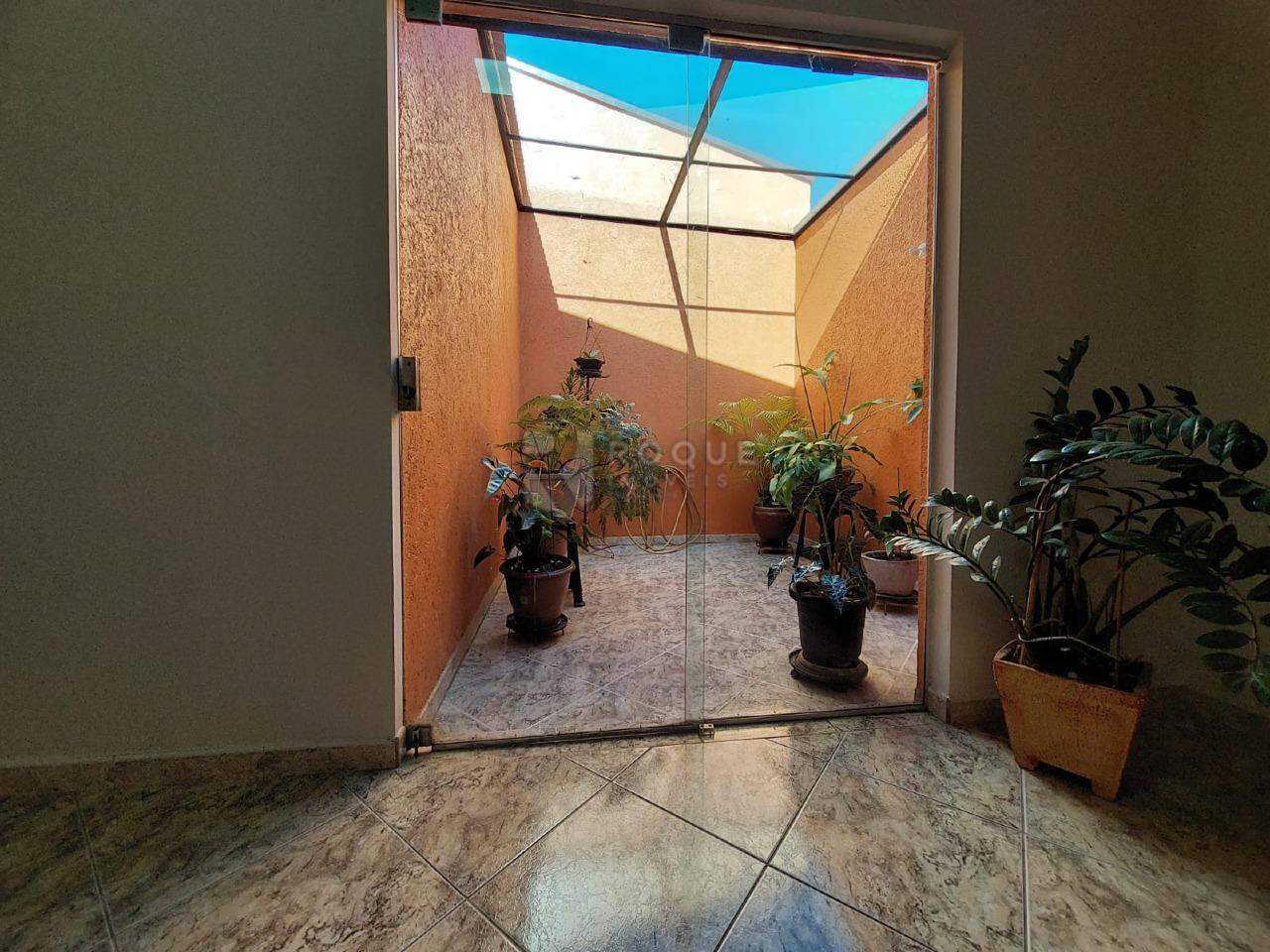Casa Residencial à venda no bairro Vila Castelar: 