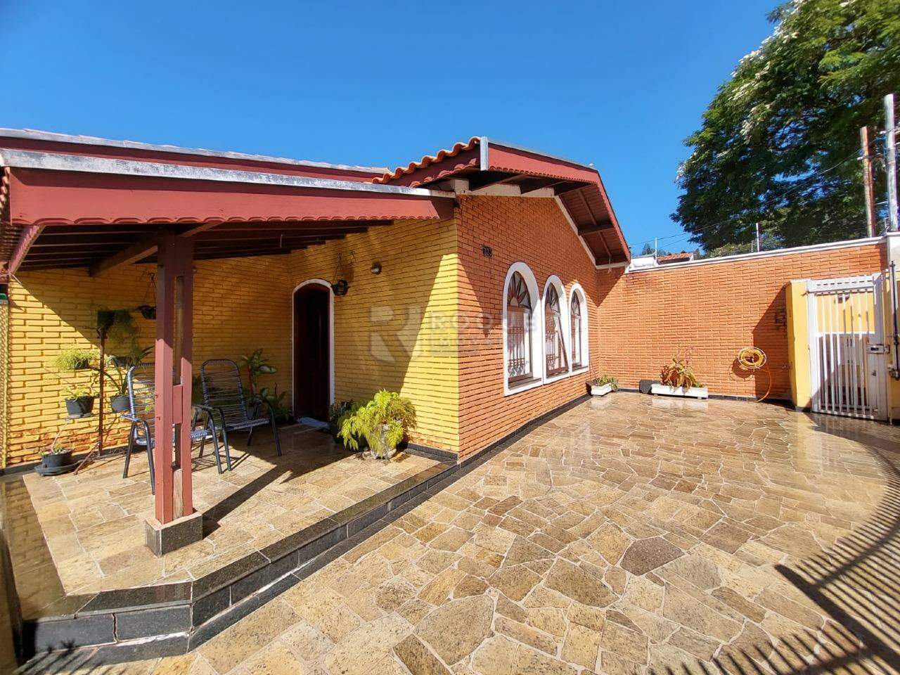 Casa Residencial à venda no bairro Vila Castelar: 