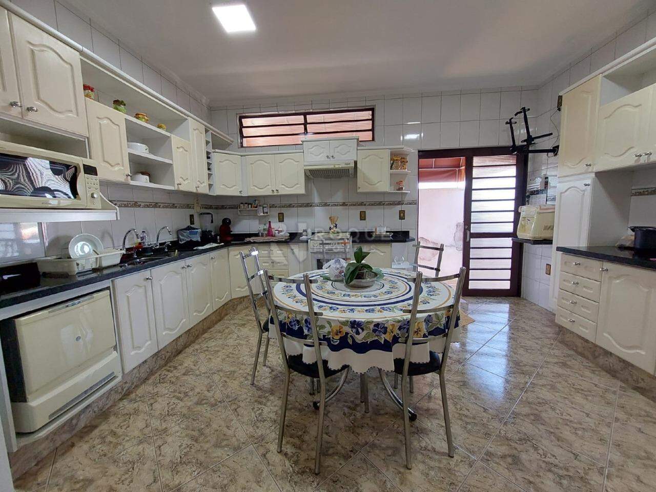 Casa Residencial à venda no bairro Vila Castelar: 