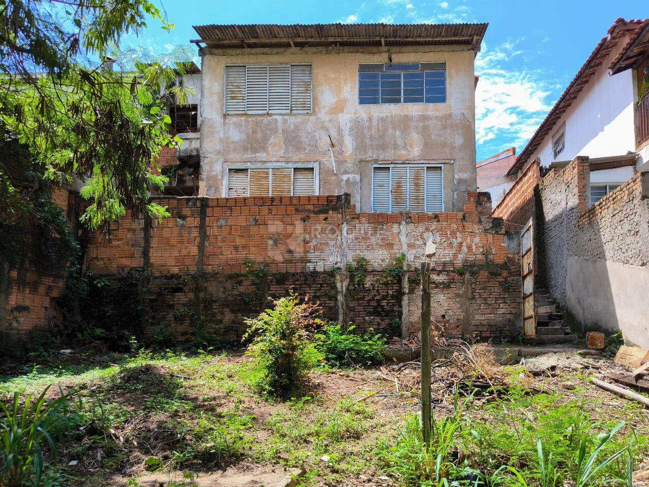 Casa Residencial à venda no bairro Vila Queiroz: FUNDOS