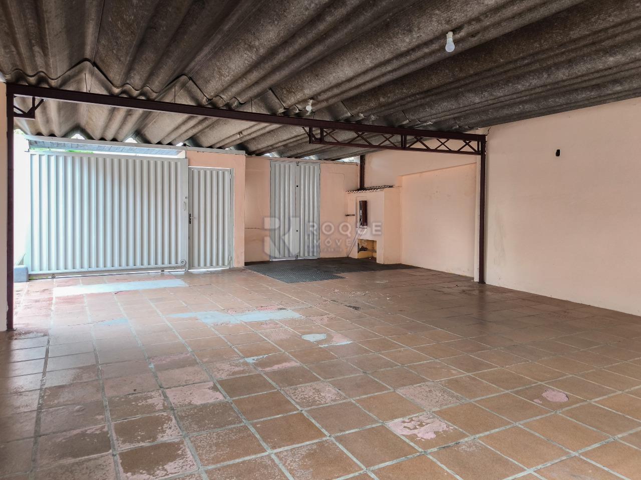 Casa Residencial à venda no bairro Vila Queiroz: GARAGEM