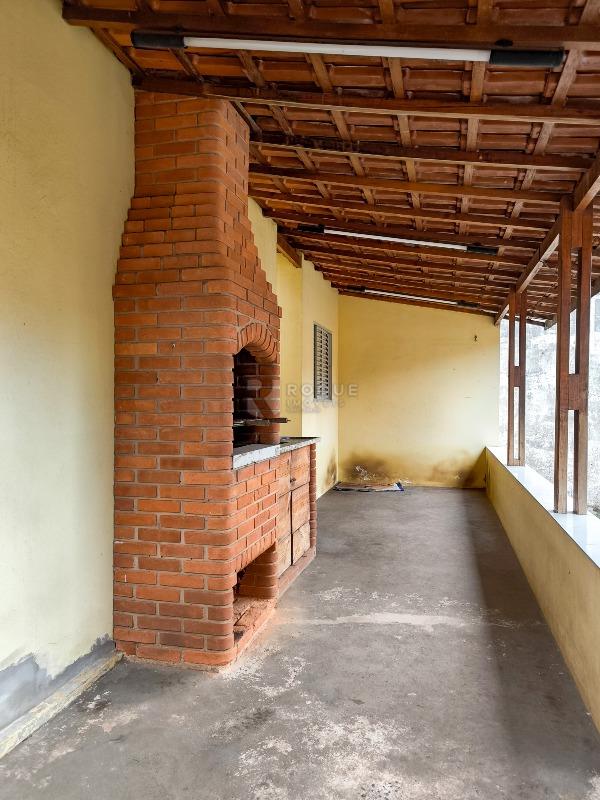 Casa Residencial à venda no bairro Vila Queiroz: CHURRASQUEIRA CASA 2