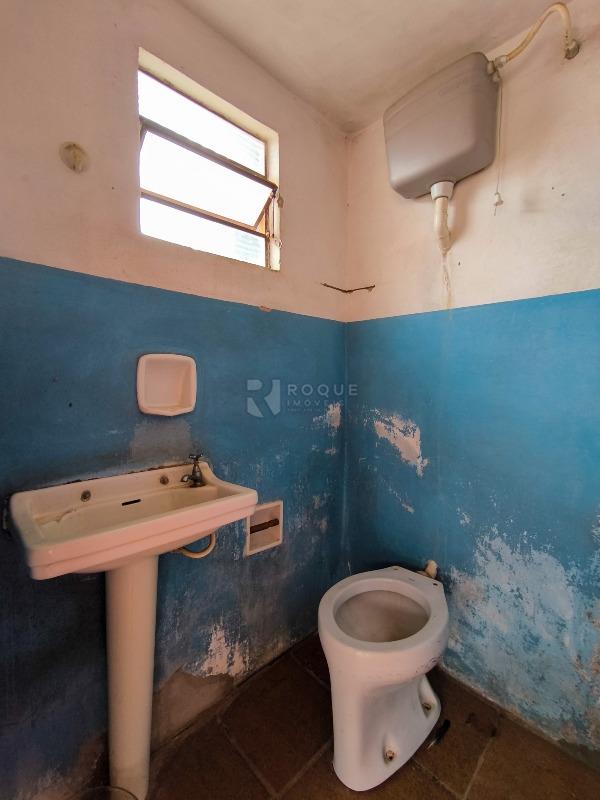 Casa Residencial à venda no bairro Vila Queiroz: BANHEIRO EXTERNO