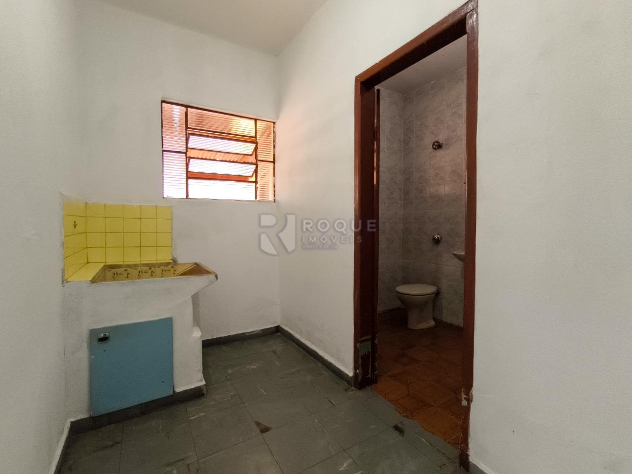 Casa Residencial à venda no bairro Vila Queiroz: LAVATÓRIO