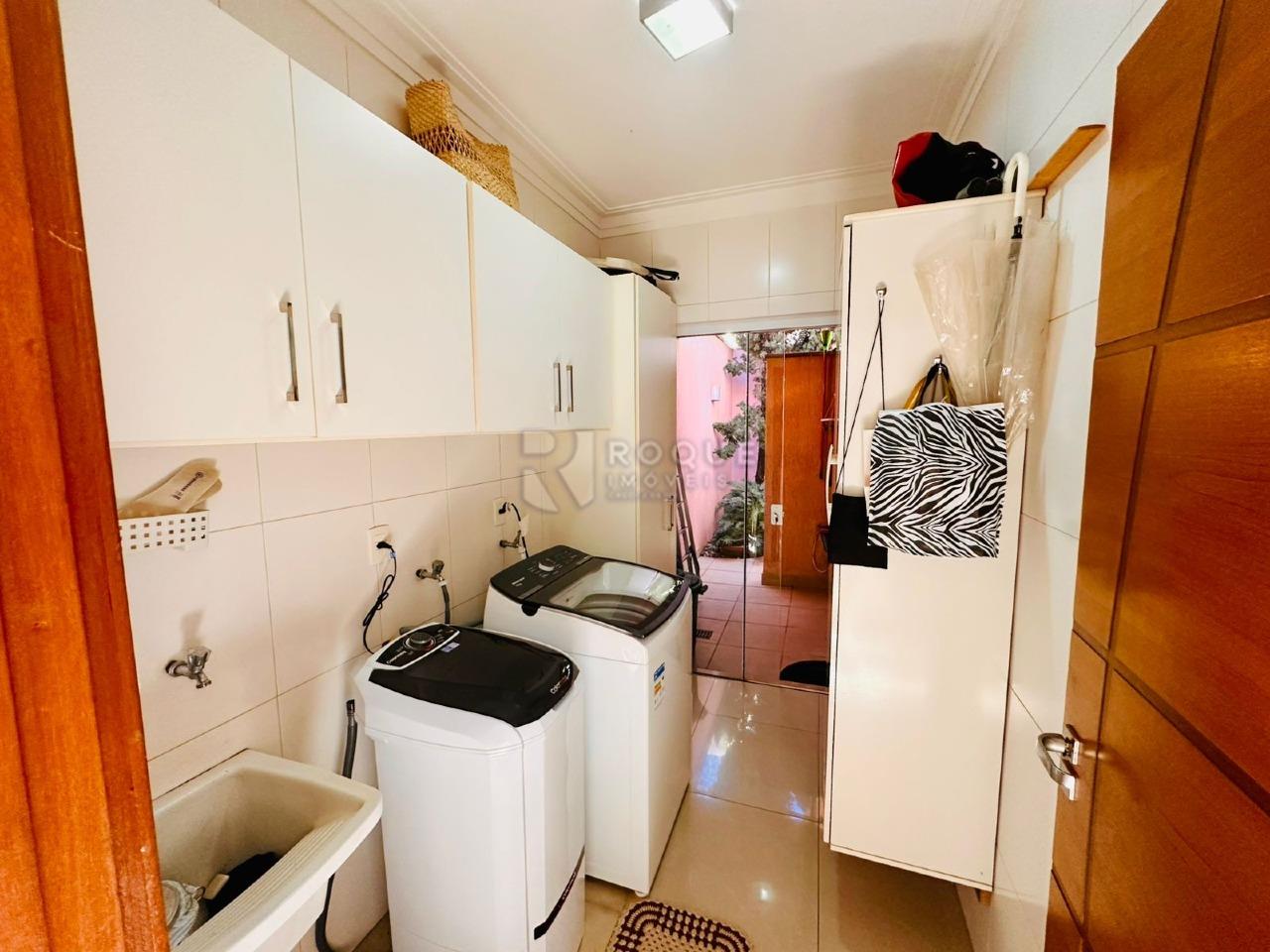 Casa em condomínio à venda no bairro Parque Residencial Roland: LAVANDERIA 