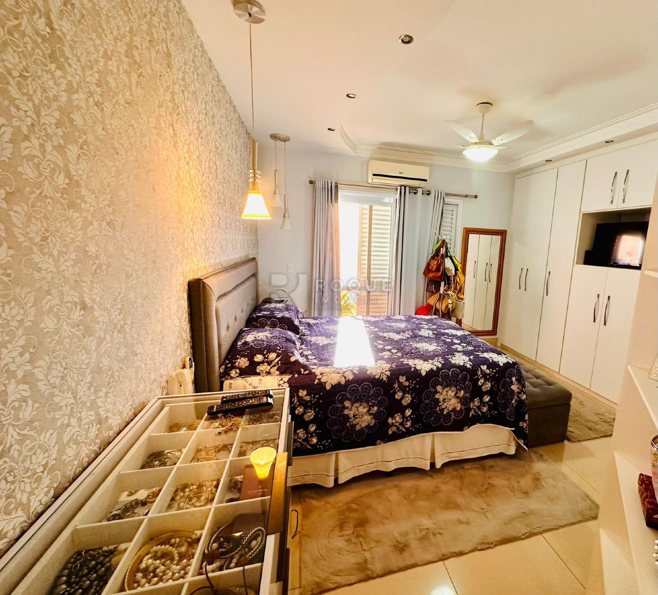 Casa em condomínio à venda no bairro Parque Residencial Roland: SUITE 