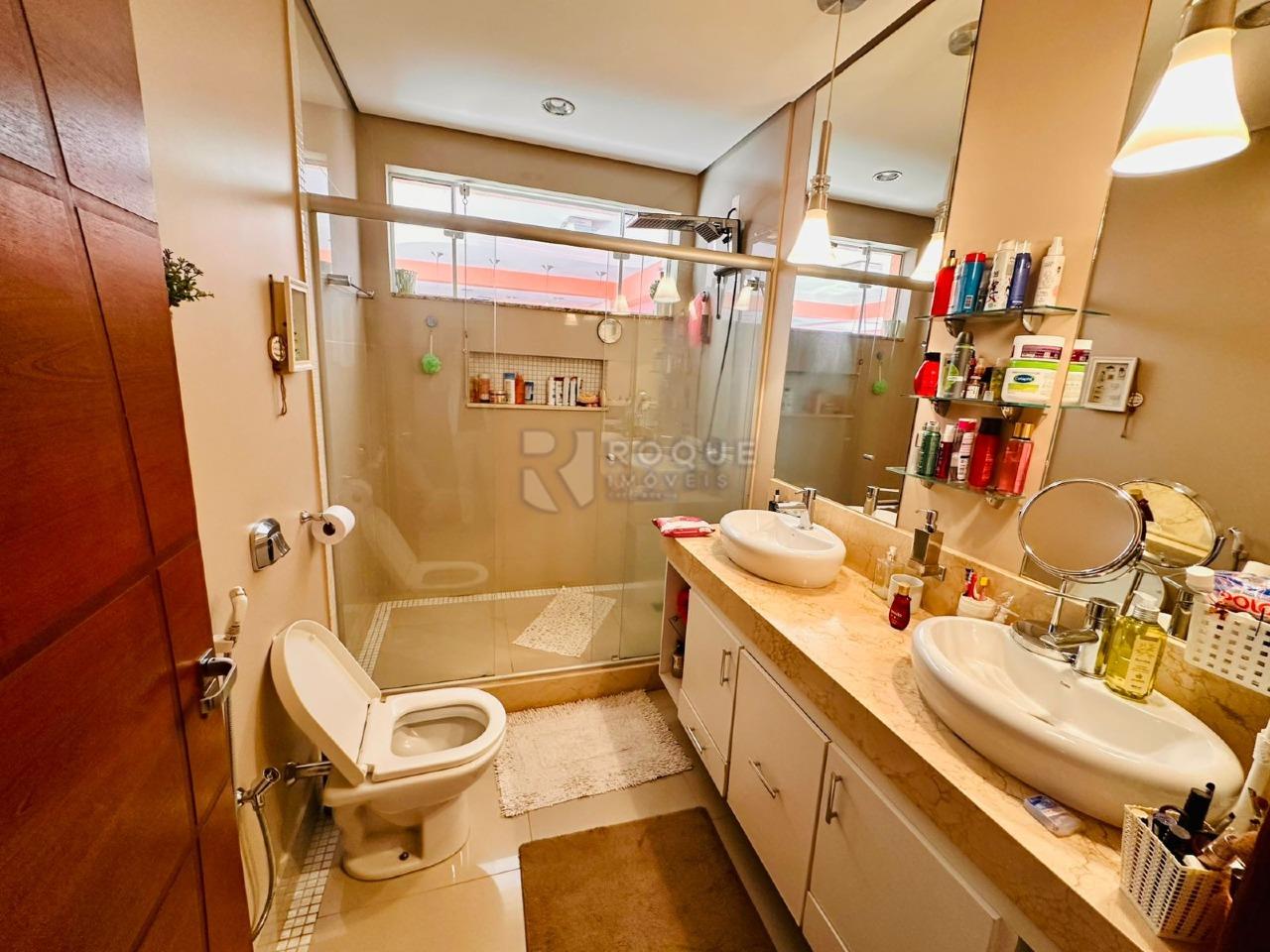 Casa em condomínio à venda no bairro Parque Residencial Roland: WC SUITE