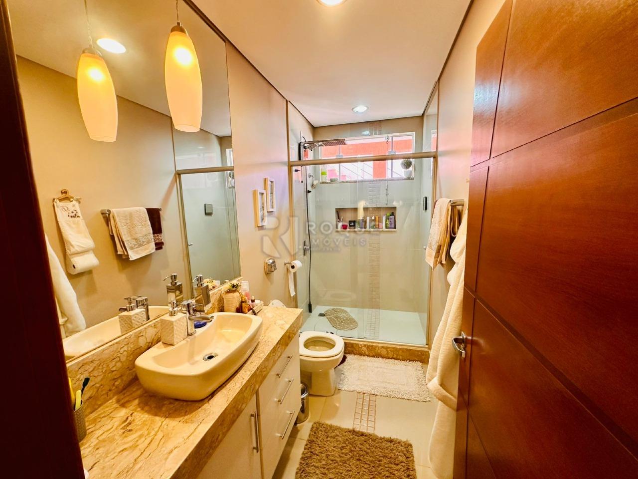 Casa em condomínio à venda no bairro Parque Residencial Roland: WC SOCIAL