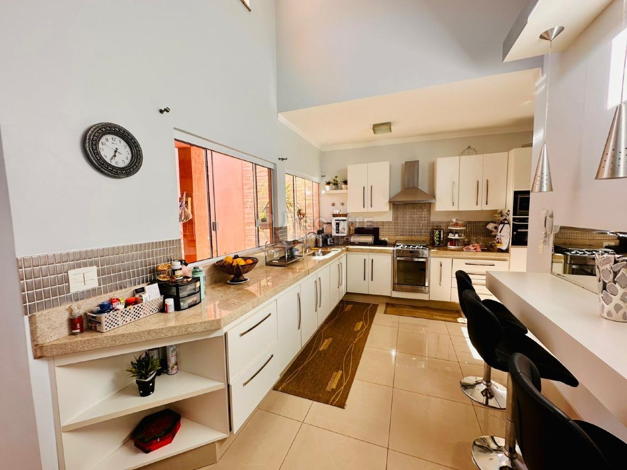 Casa em condomínio à venda no bairro Parque Residencial Roland: COZINHA 