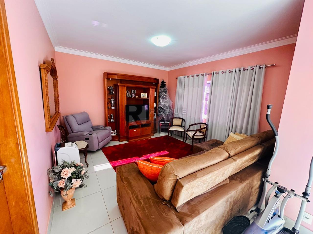 Casa em condomínio à venda no bairro Parque Residencial Roland: SALA TV ANDAR SUPERIOR