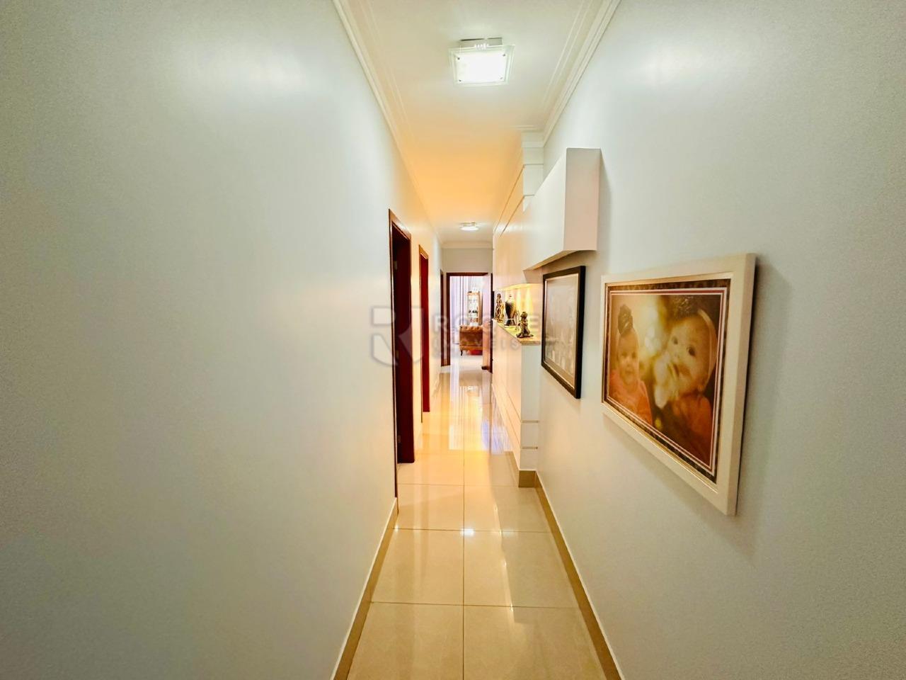 Casa em condomínio à venda no bairro Parque Residencial Roland: CORREDOR INTERNO