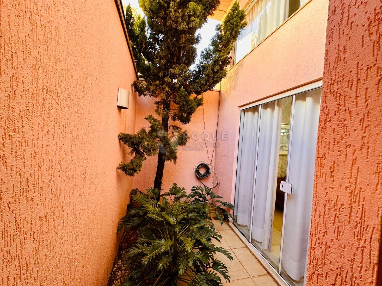 Casa em condomínio à venda no bairro Parque Residencial Roland: JARDIM DE INVERNO 