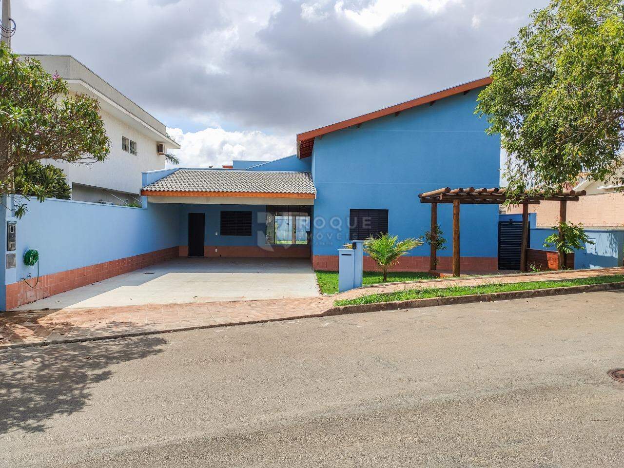 Casa em condomínio para aluguel no bairro Portal de São Clemente: Fachada 