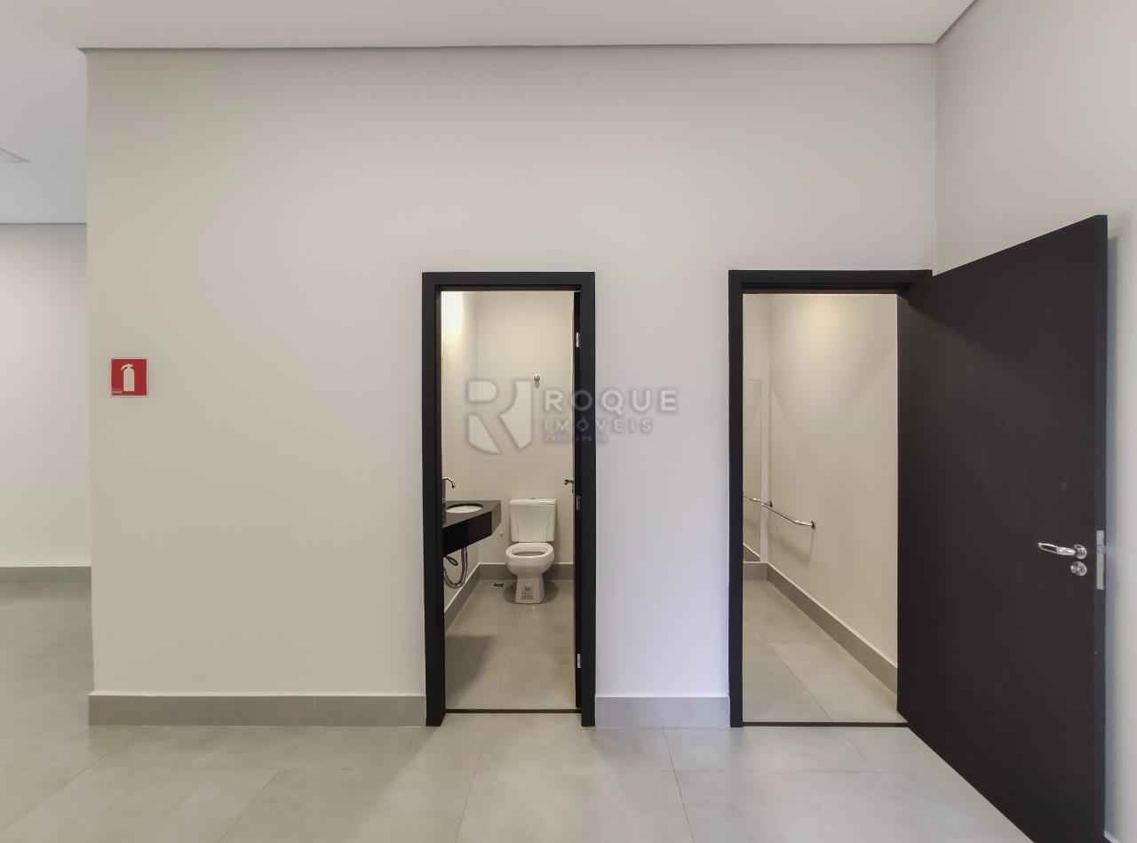 Salão para aluguel no bairro Chácaras Antonieta: Vista dos WC´s